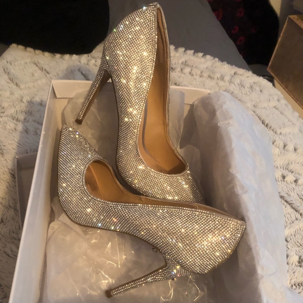 Steve Madden Daisie Crystal shoes. Size 7.5